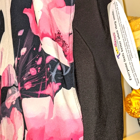 Disney Cherokee Snow White Scrub Top - Picture 9 of 13